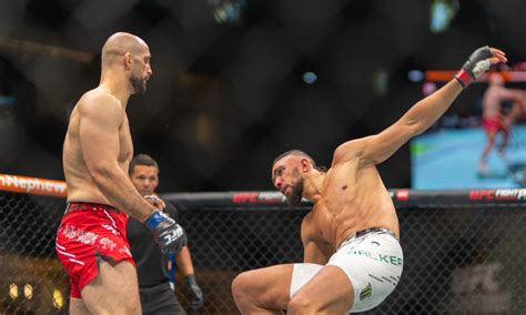 UFC Saudi Arabia video: Volkan Oezdemir KOs Johnny Walker stiff.